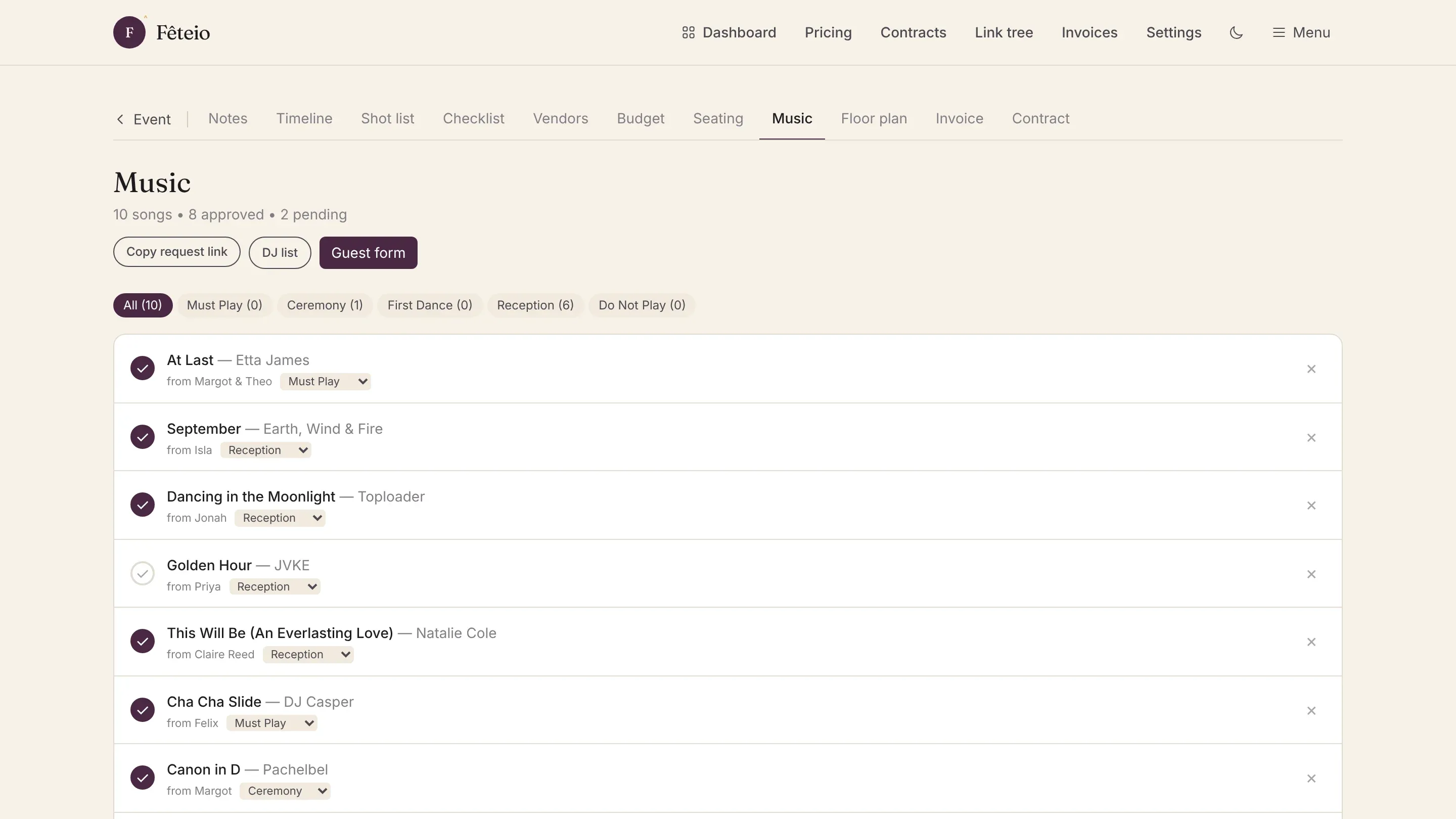 The Fêteio music manager: song requests by guest, sorted by moment, with approved songs checked.