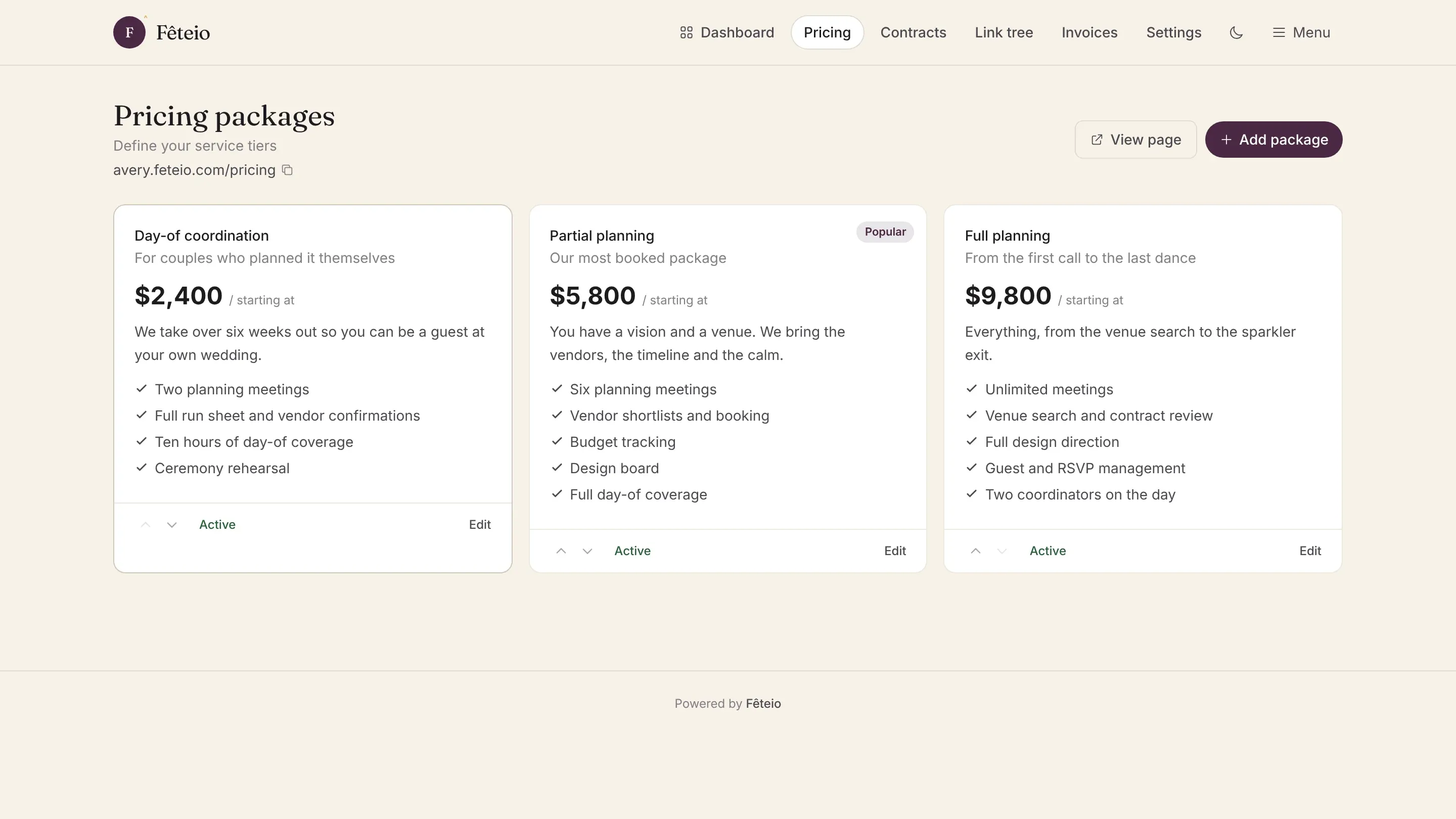 Pricing packages in Fêteio: day-of coordination, partial planning and full planning, each with its features.