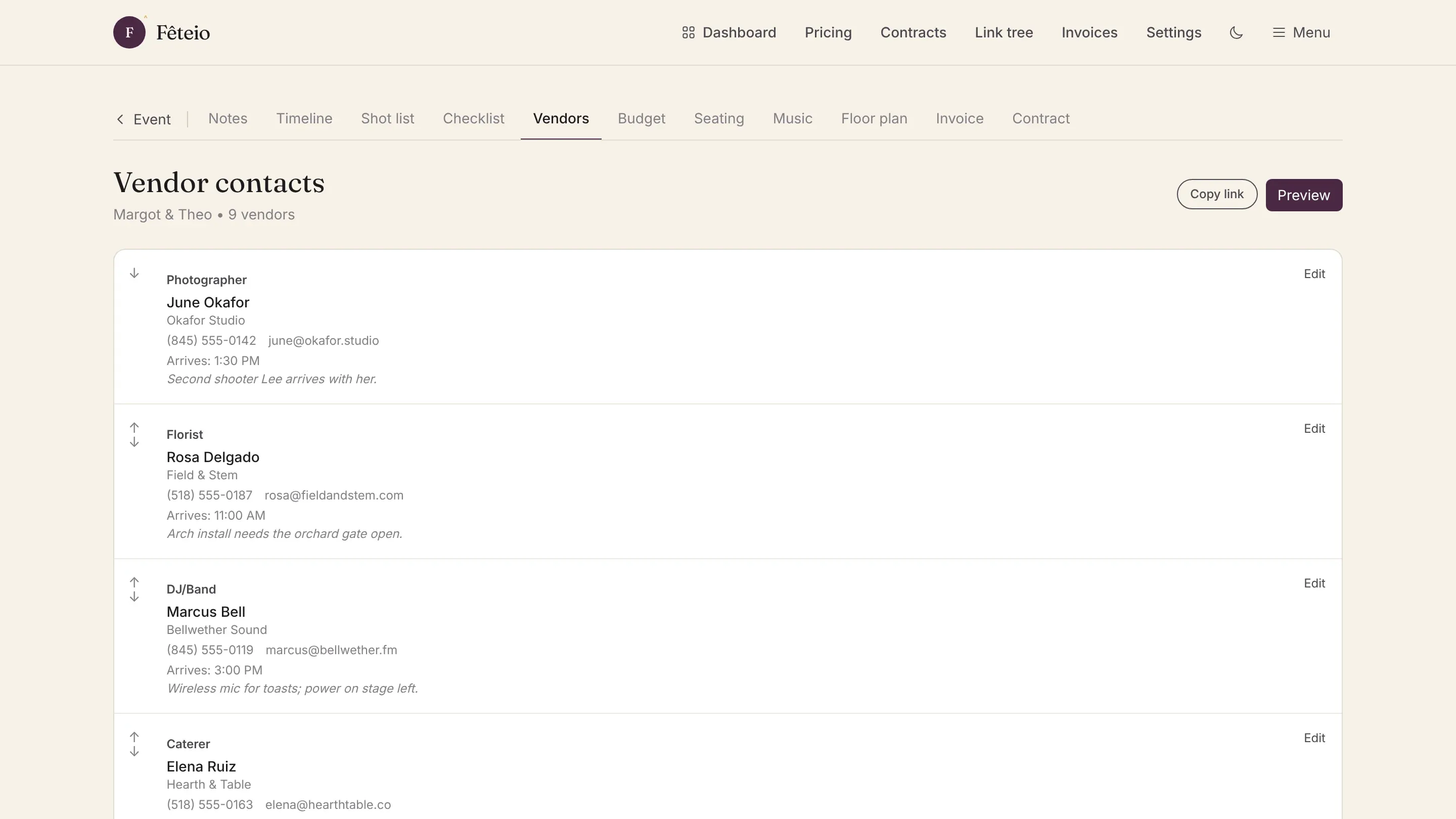 The Fêteio vendor list: photographer, florist, DJ and caterer with phone, email, arrival time and setup notes.